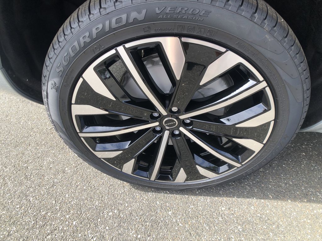 2026 Volvo XC90 Plus - Photo 10