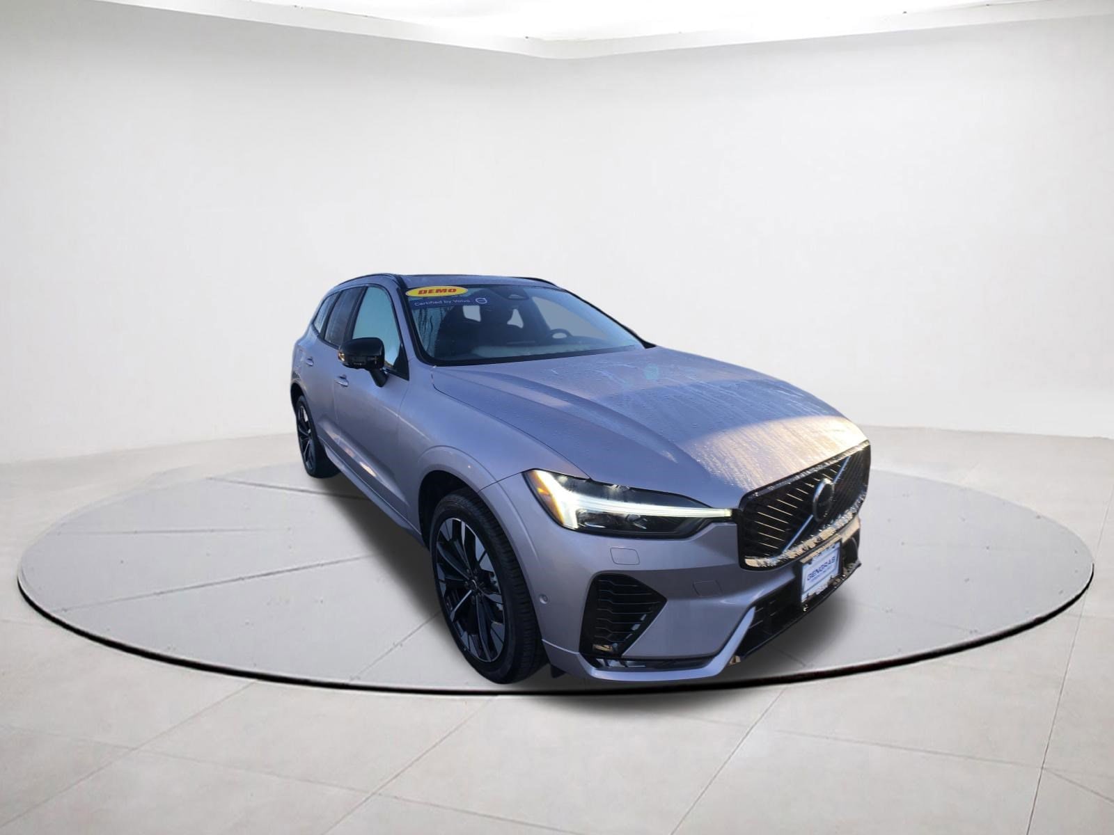 2026 Volvo XC60 Plus's photo