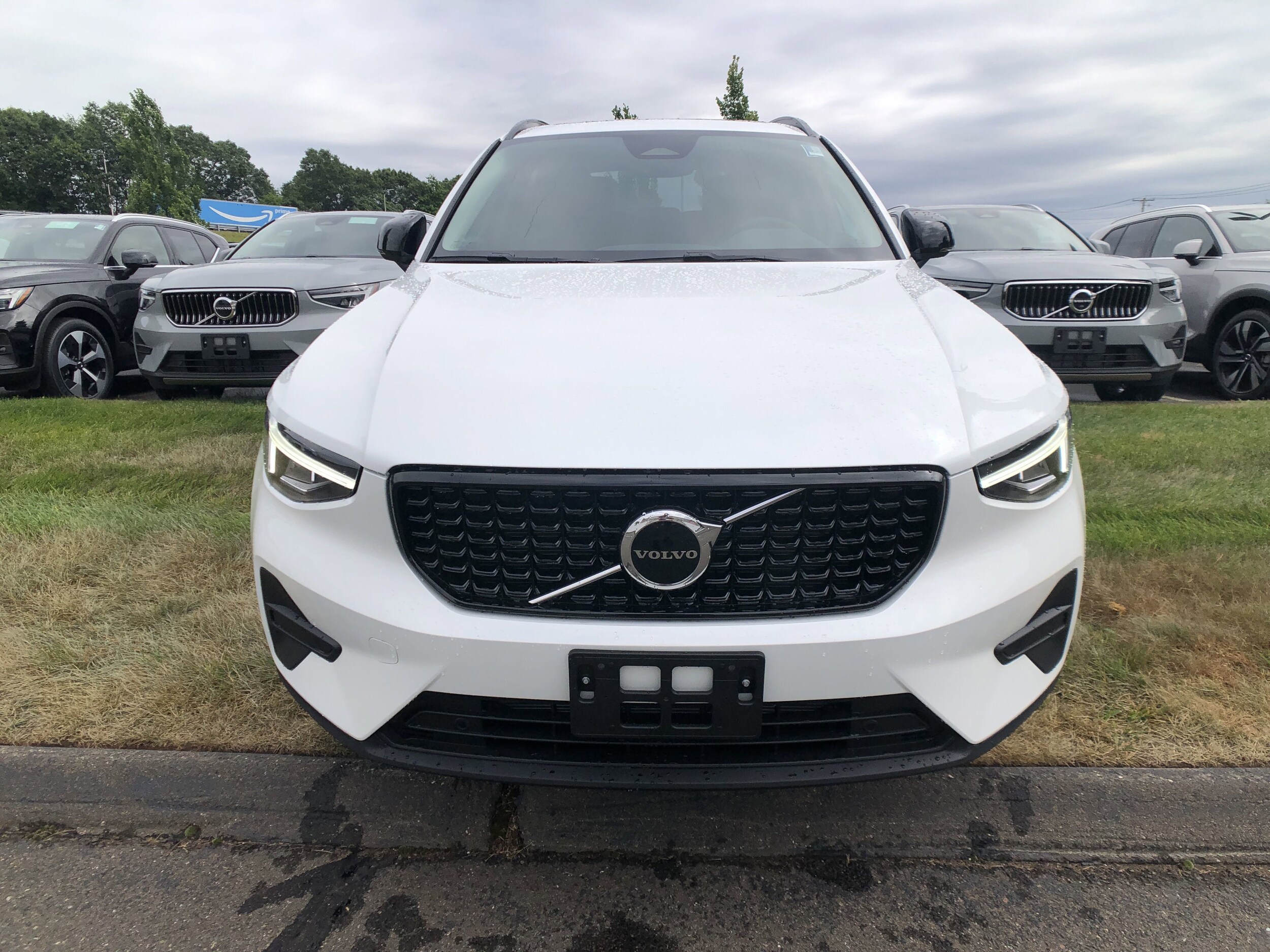 2026 Volvo XC40 Plus photo 2