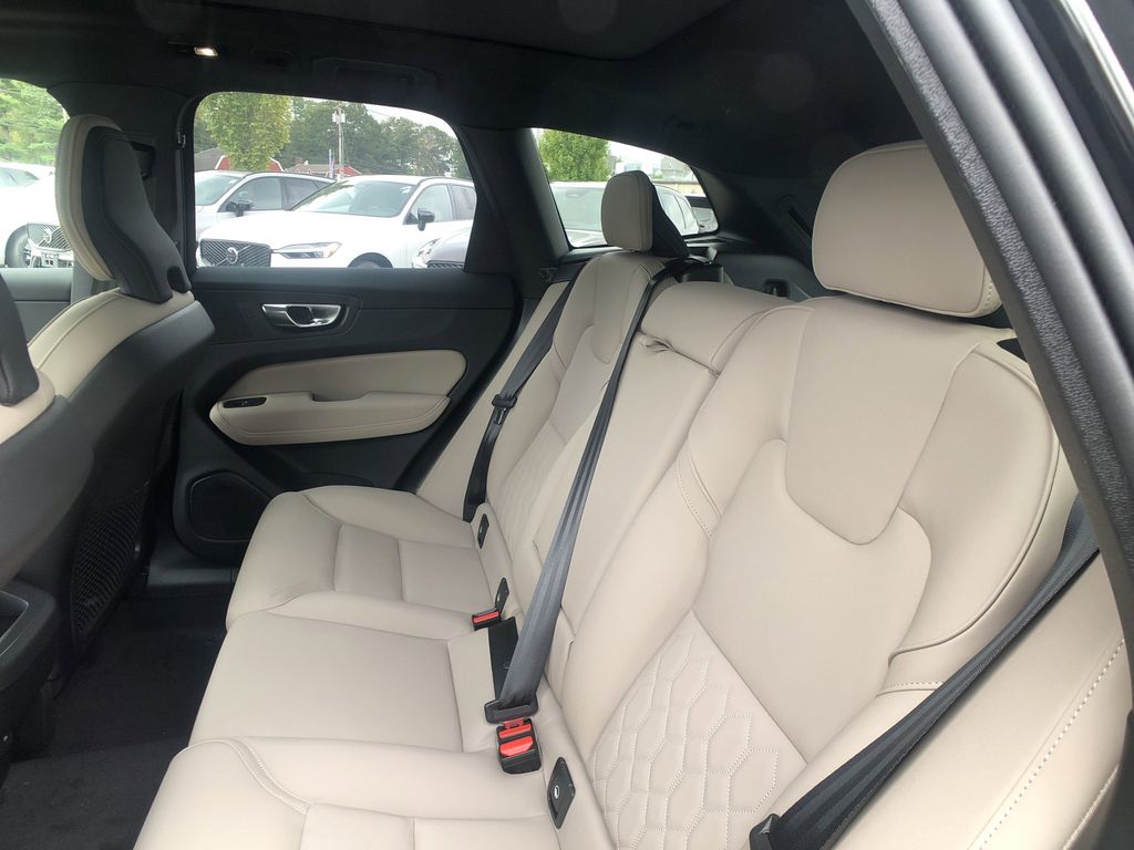 2026 Volvo XC60 Plus - Photo 22