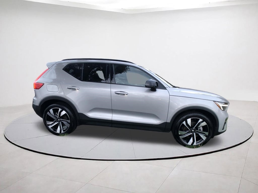Certified 2025 Volvo XC40 B5 Plus Dark Theme SUV