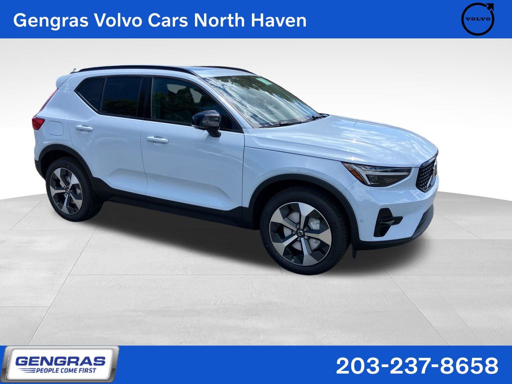 2026 Volvo XC40 SUV 