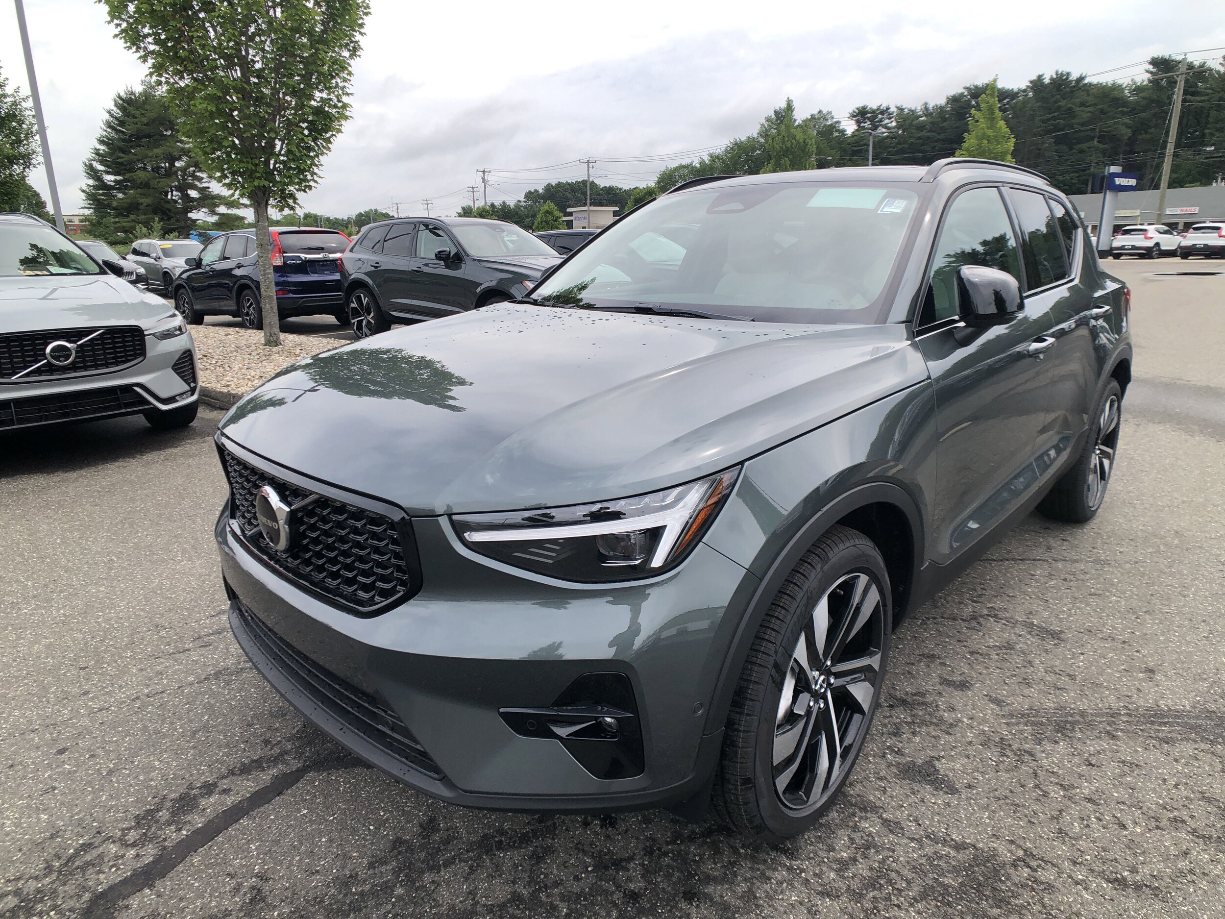2026 Volvo XC40 photo 3