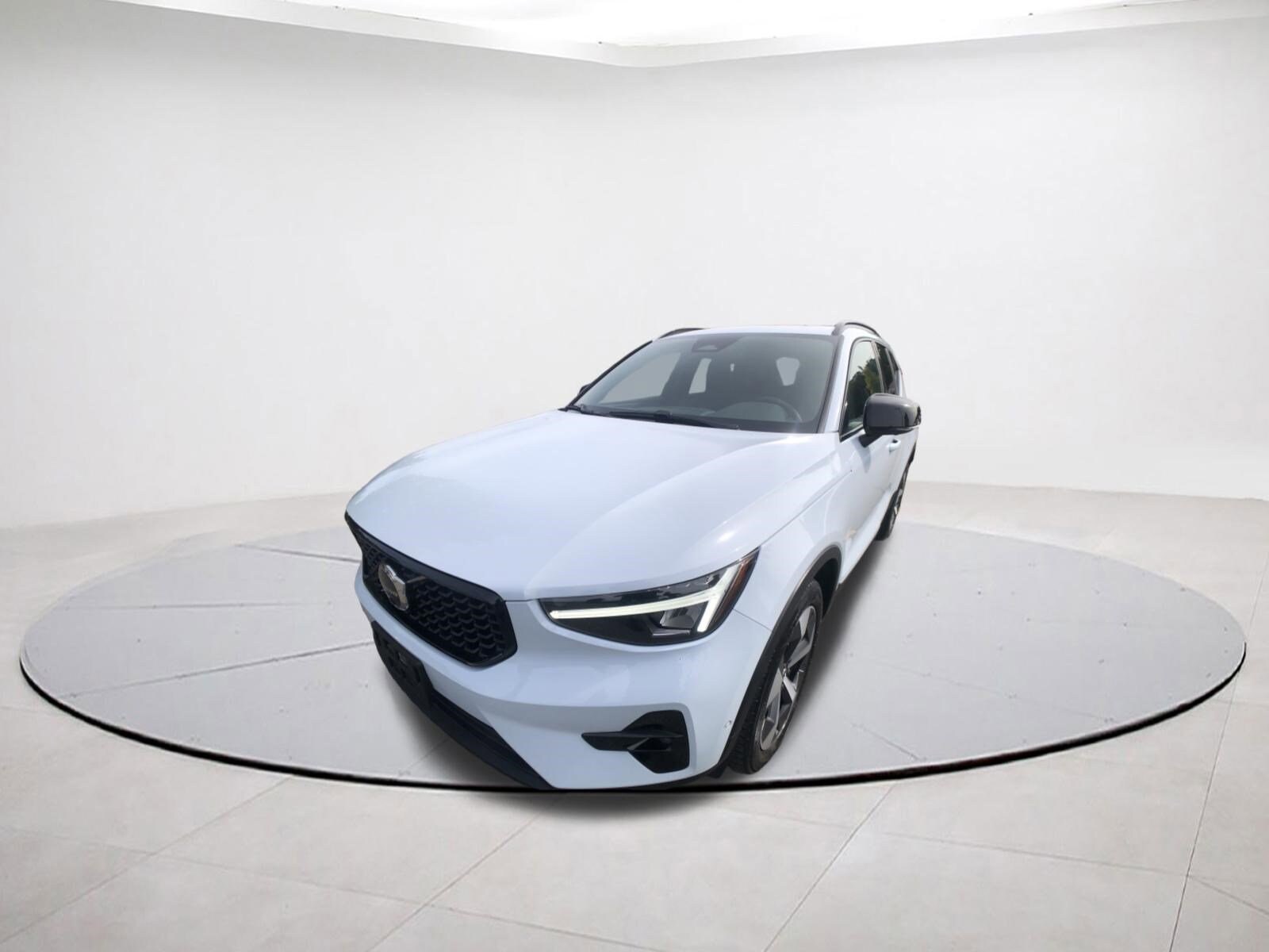 2025 Volvo XC40 Plus photo 3