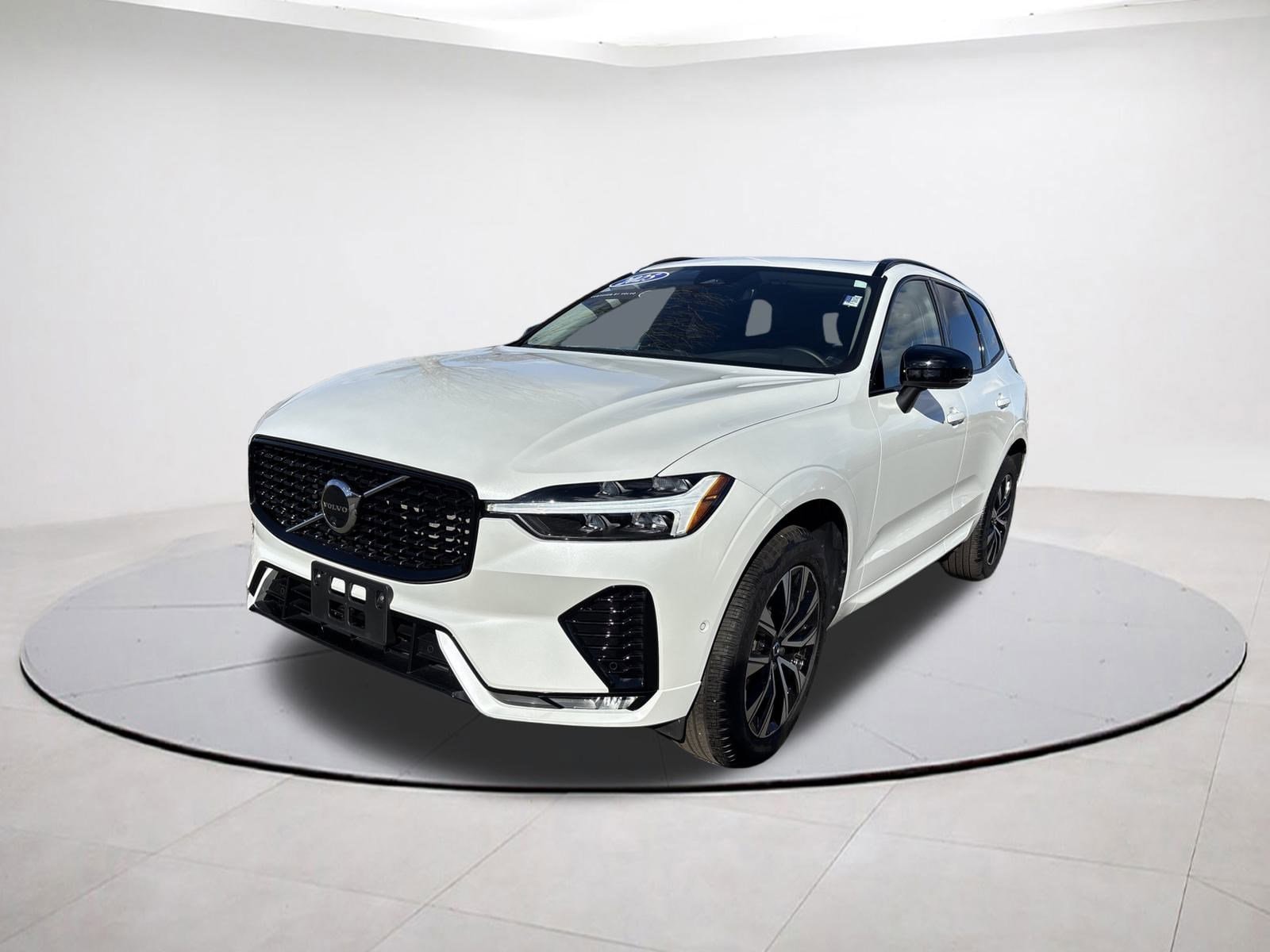 2025 Volvo XC60 Plus's photo