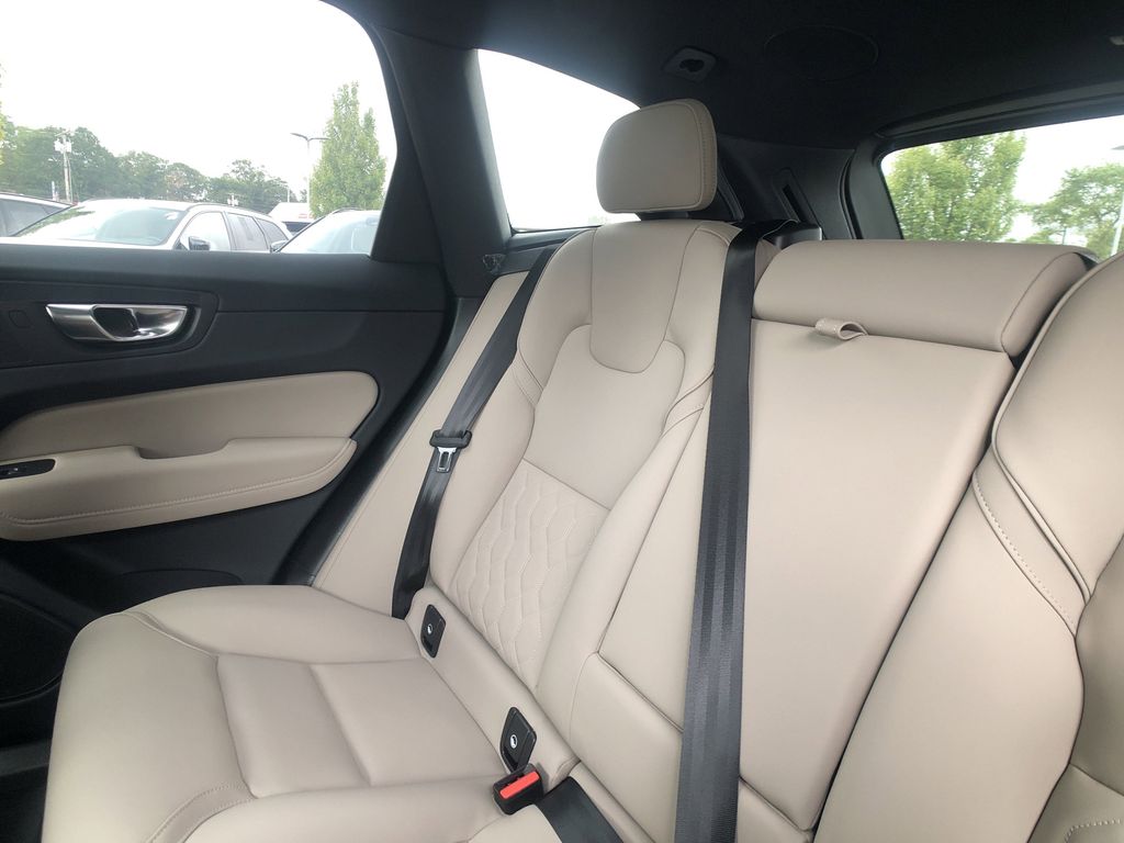 2026 Volvo XC60 Plus - Photo 27