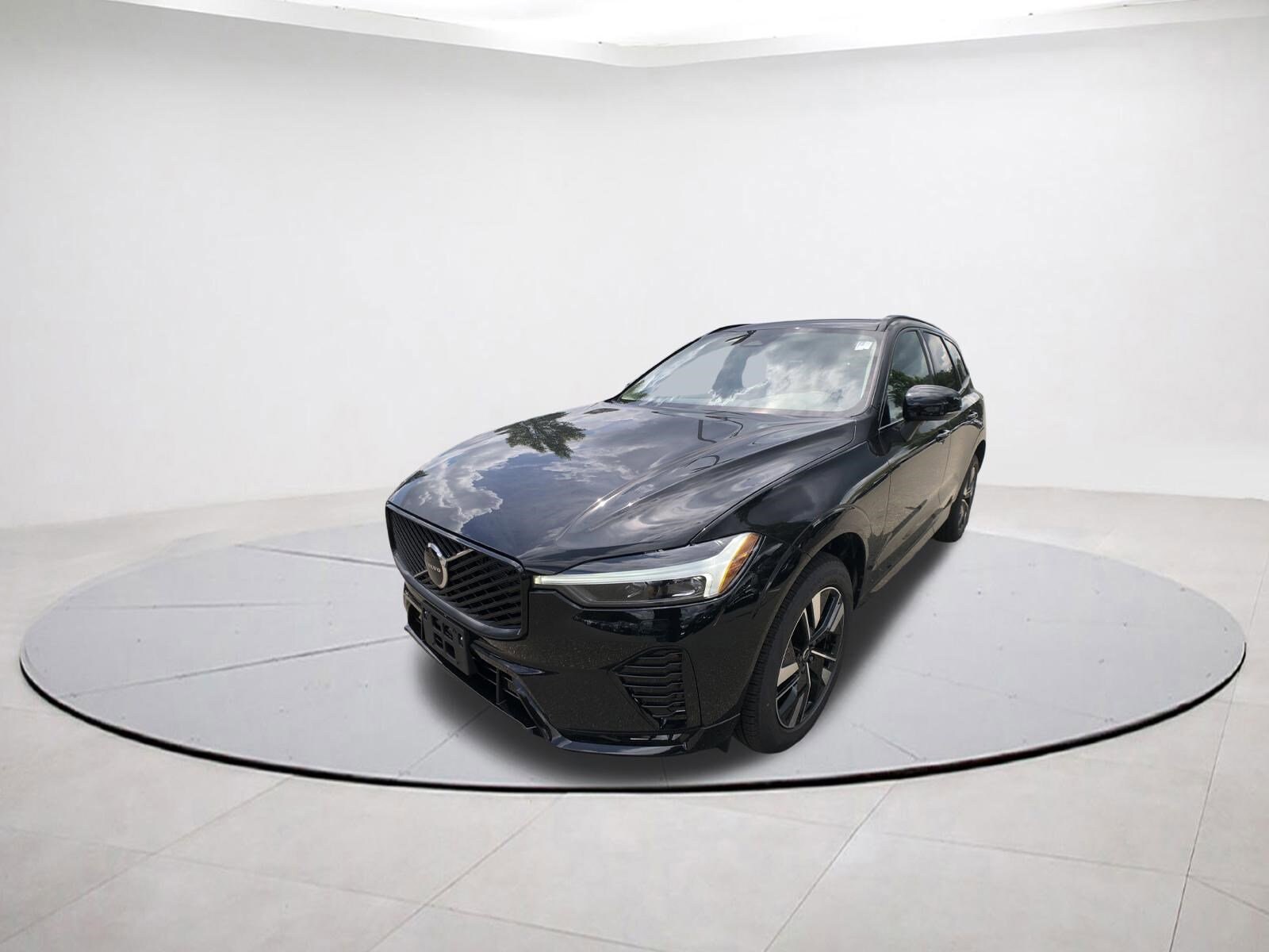 2026 Volvo XC60 B5 Plus photo 2