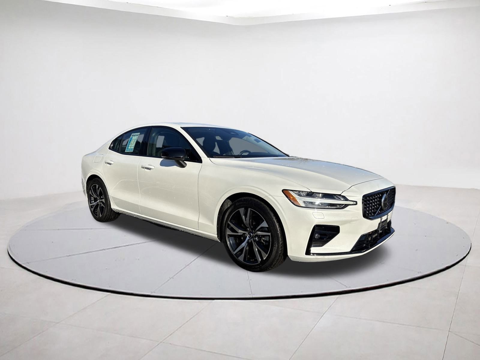 2025 Volvo S60 Core's photo