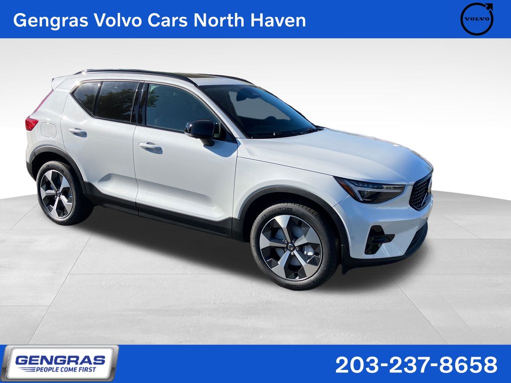 2026 Volvo XC40 SUV 