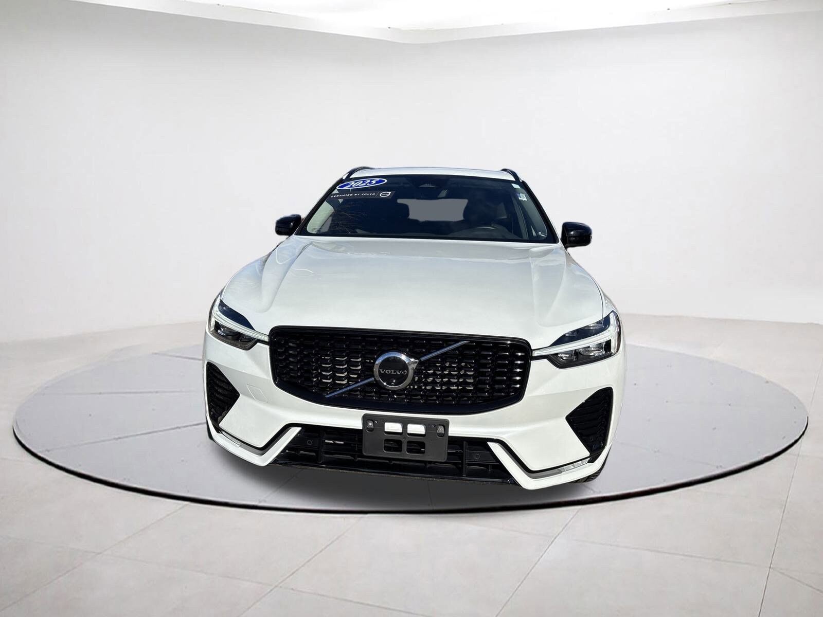 2025 Volvo XC60 B5 Plus photo 2