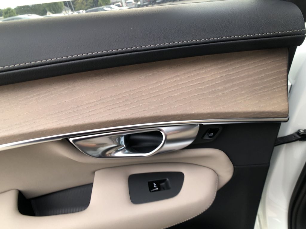 2026 Volvo XC90 Plus - Photo 33