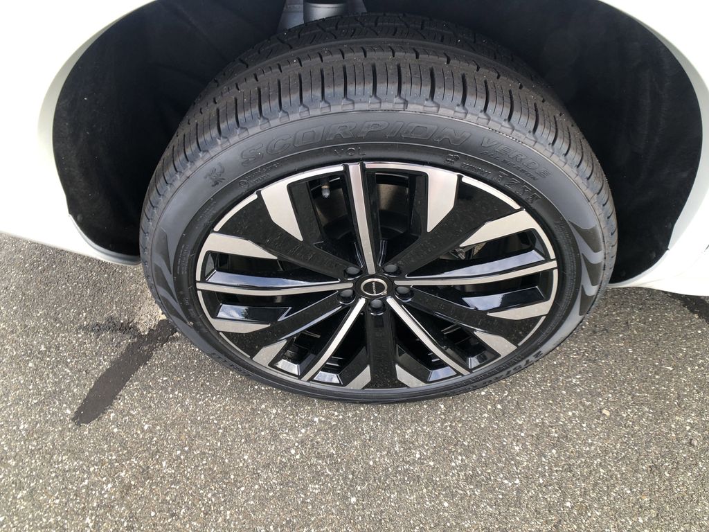 2026 Volvo XC90 Plus - Photo 9