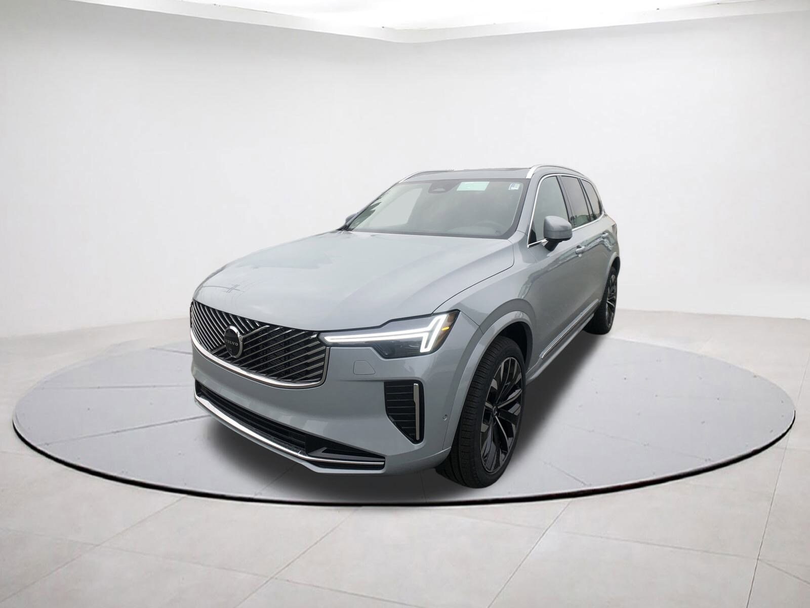 2026 Volvo XC90 Plus photo 3