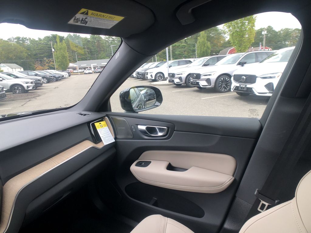 2026 Volvo XC60 Plus - Photo 19