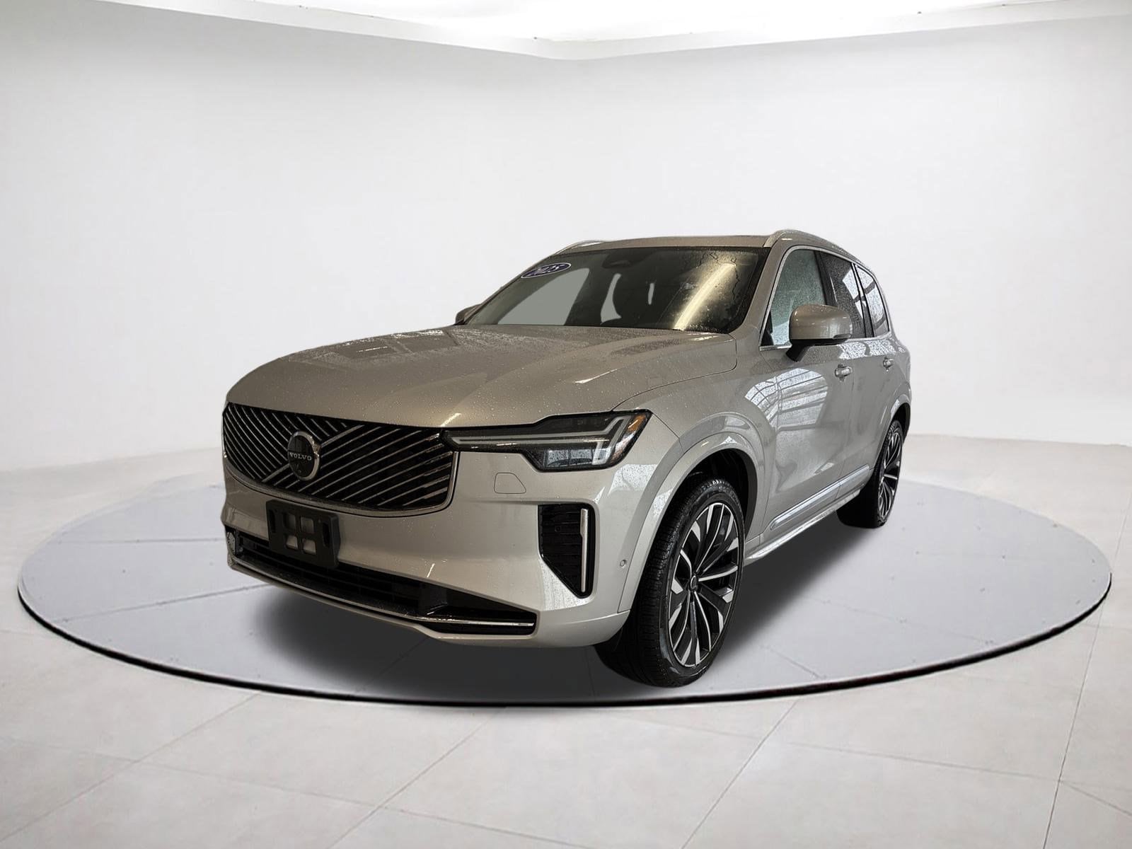2025 Volvo XC90 Plus's photo