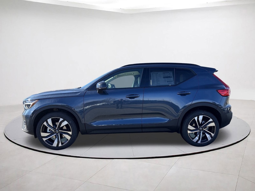New 2026 Volvo XC40 B5 Ultra SUV