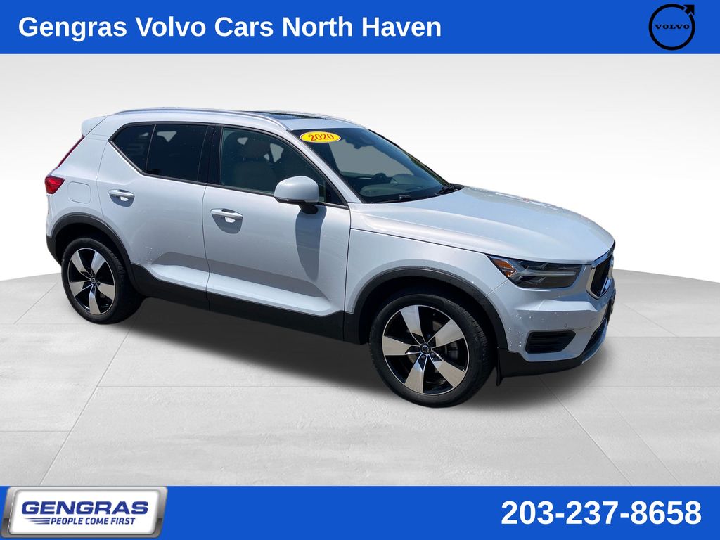 2020 Volvo XC40 T5 Momentum AWD's photo