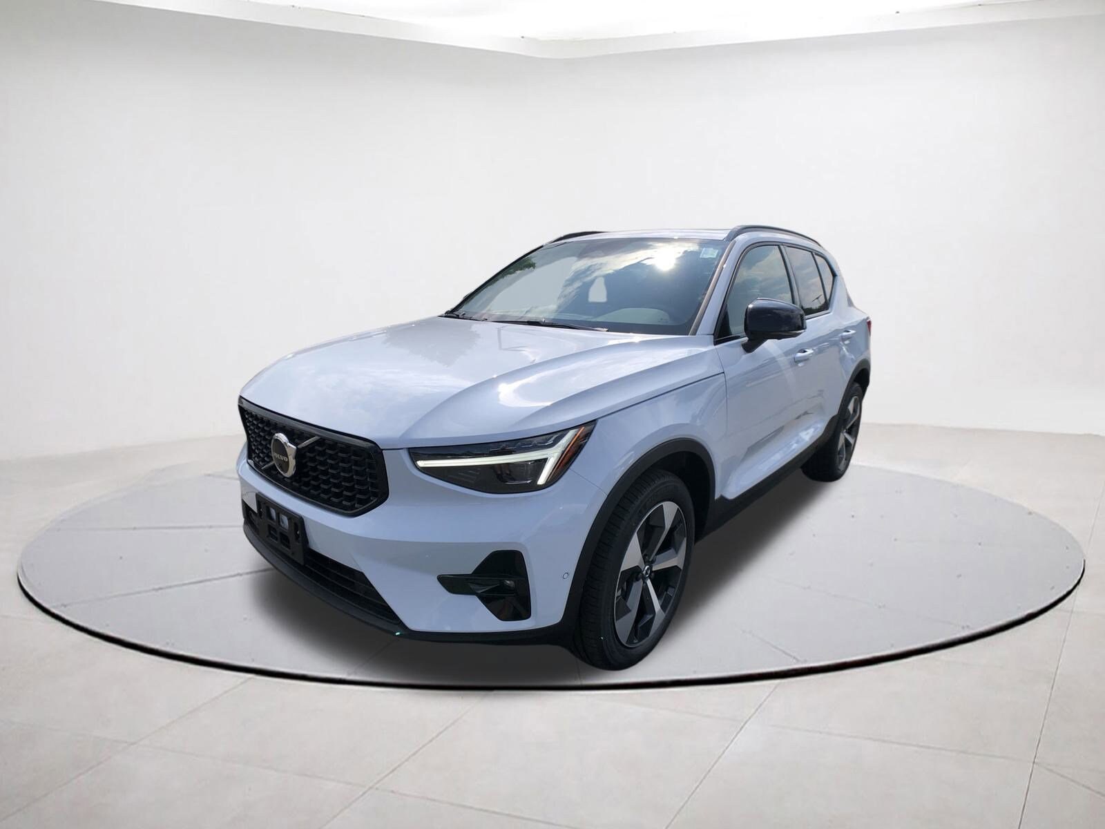 2026 Volvo XC40 Plus photo 3