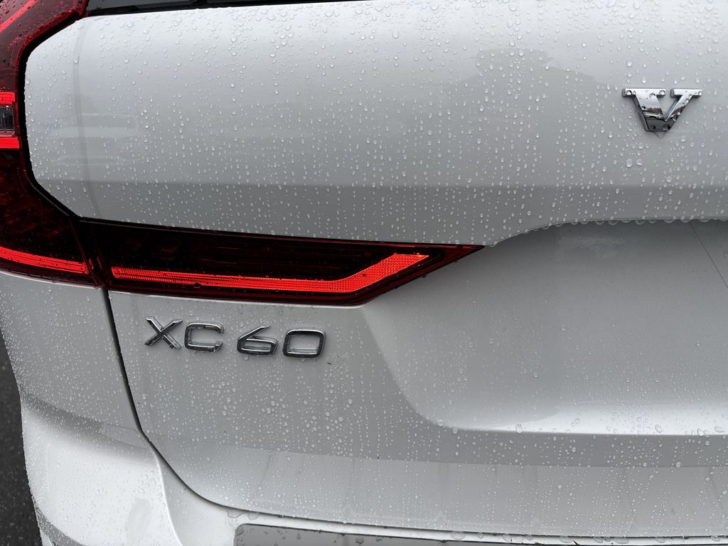 2026 Volvo XC60 Plus - Photo 19