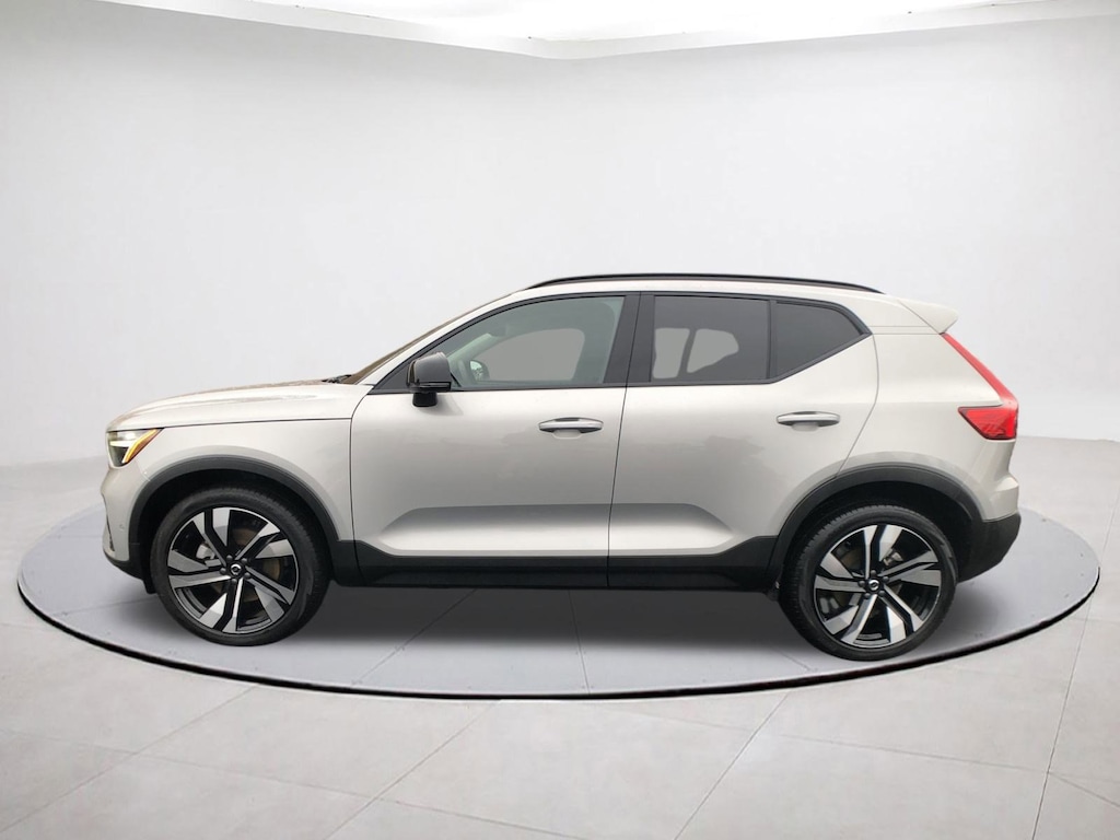 Certified 2025 Volvo XC40 B5 Plus Dark Theme SUV