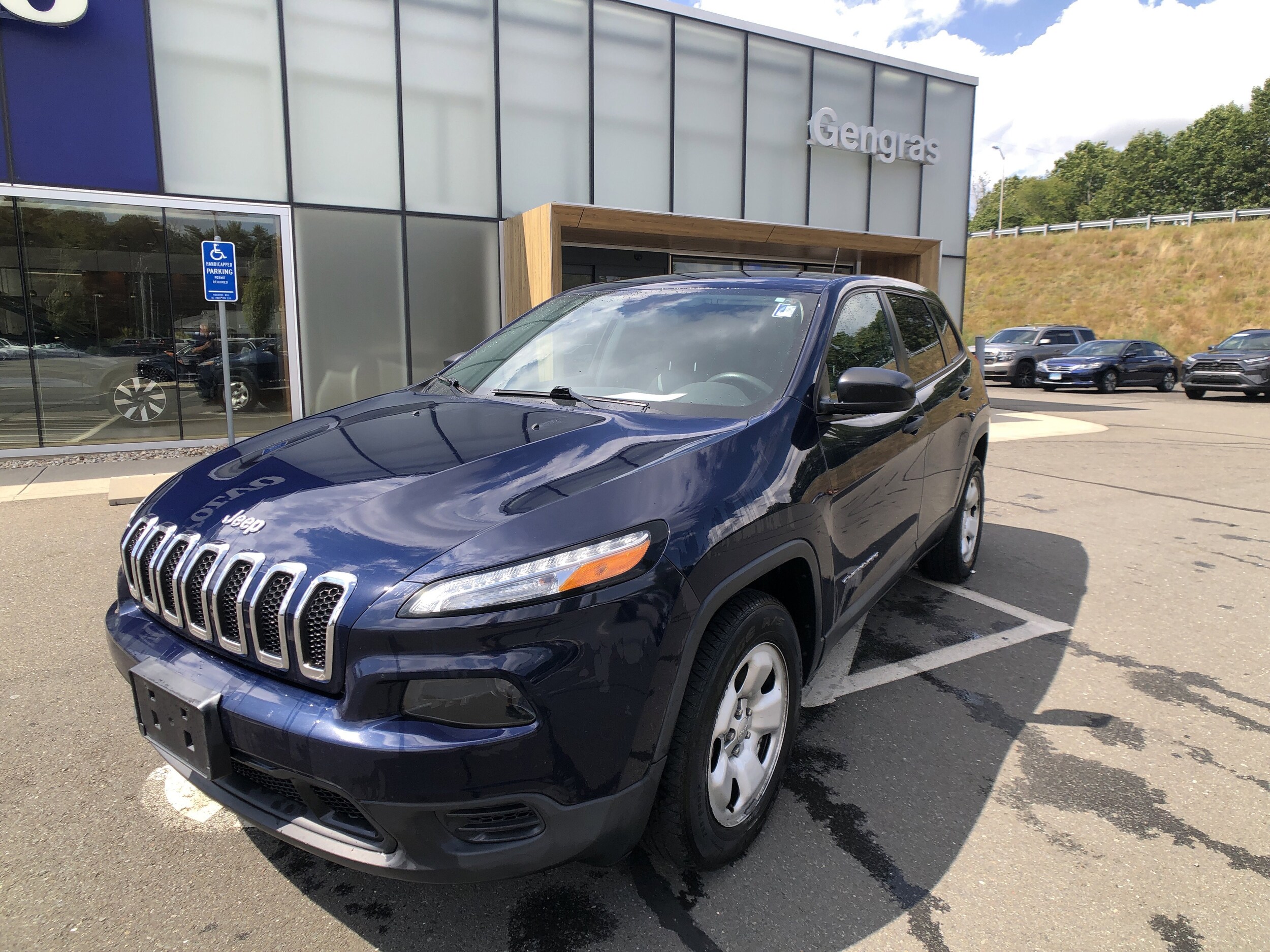 2014 Jeep Cherokee Sport photo 3