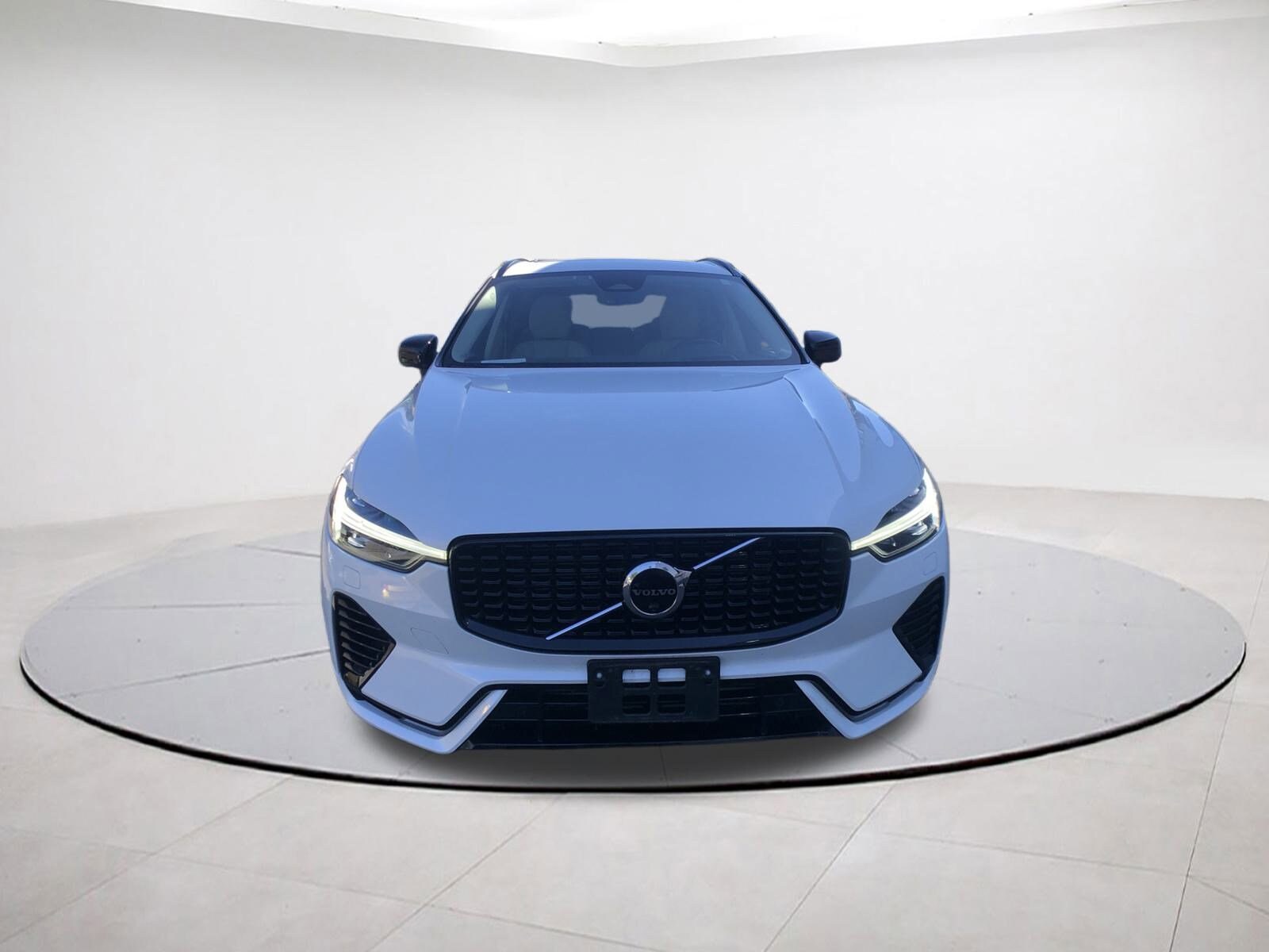 2023 Volvo XC60 Recharge Hybrid Ultimate photo 2