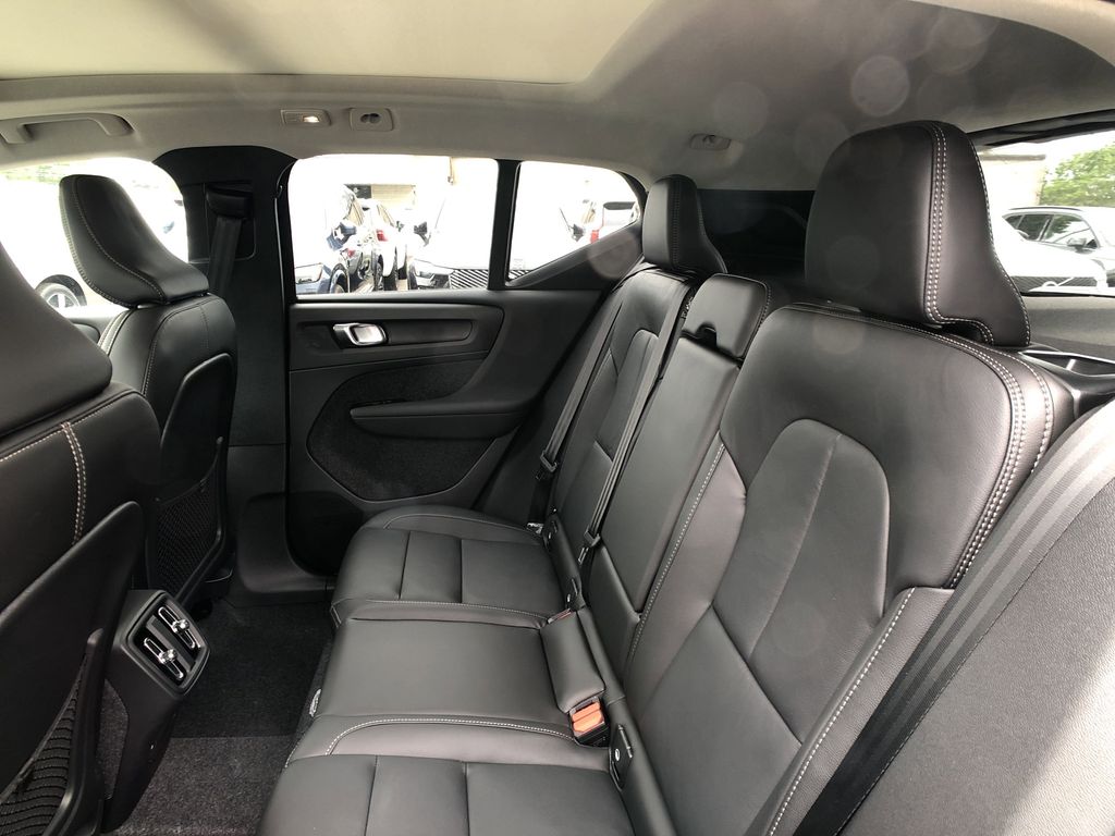 2026 Volvo XC40 Plus - Photo 33