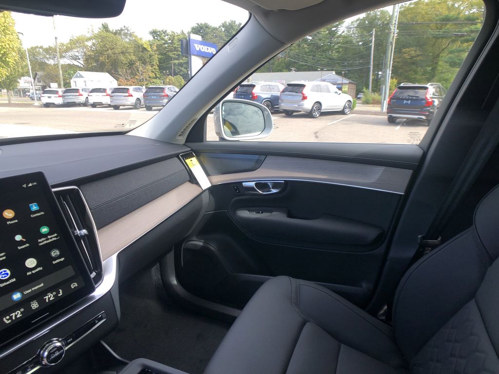 2026 Volvo XC90 Plus - Photo 17