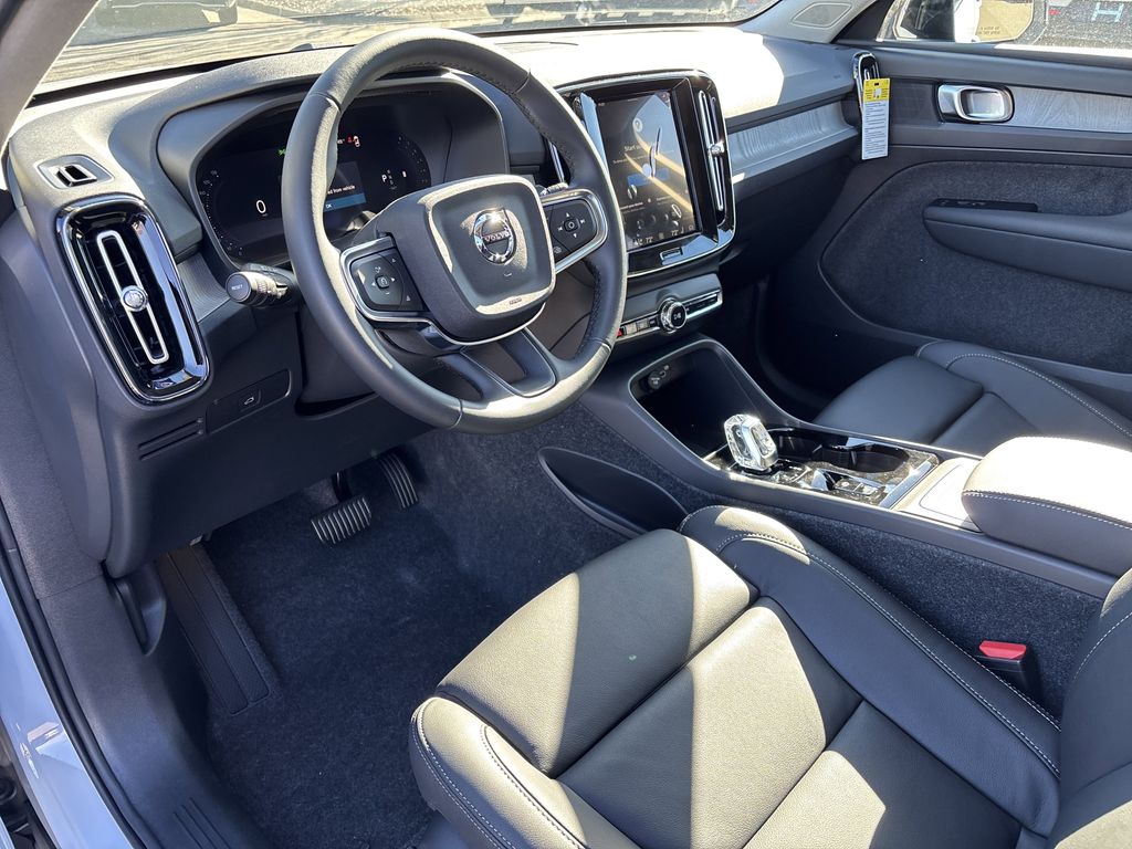 2026 Volvo XC40 Plus - Photo 11