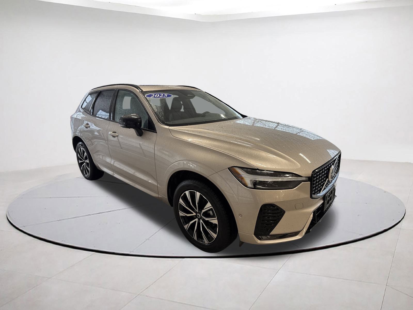 2025 Volvo XC60 B5 Plus photo 4