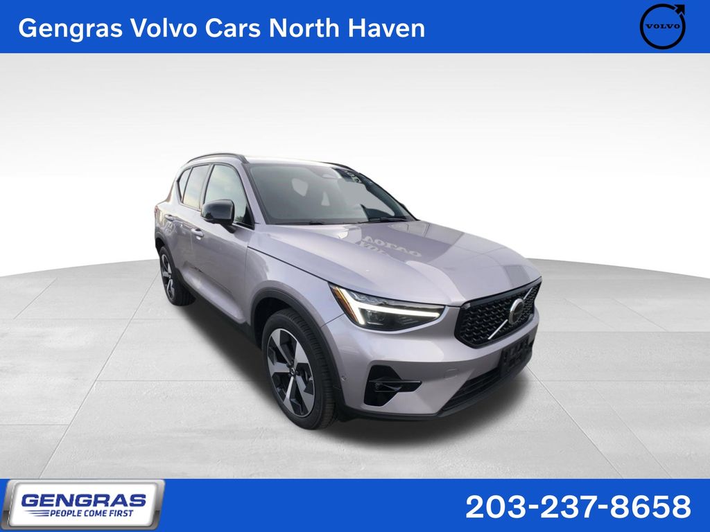 2026 Volvo XC40 SUV 