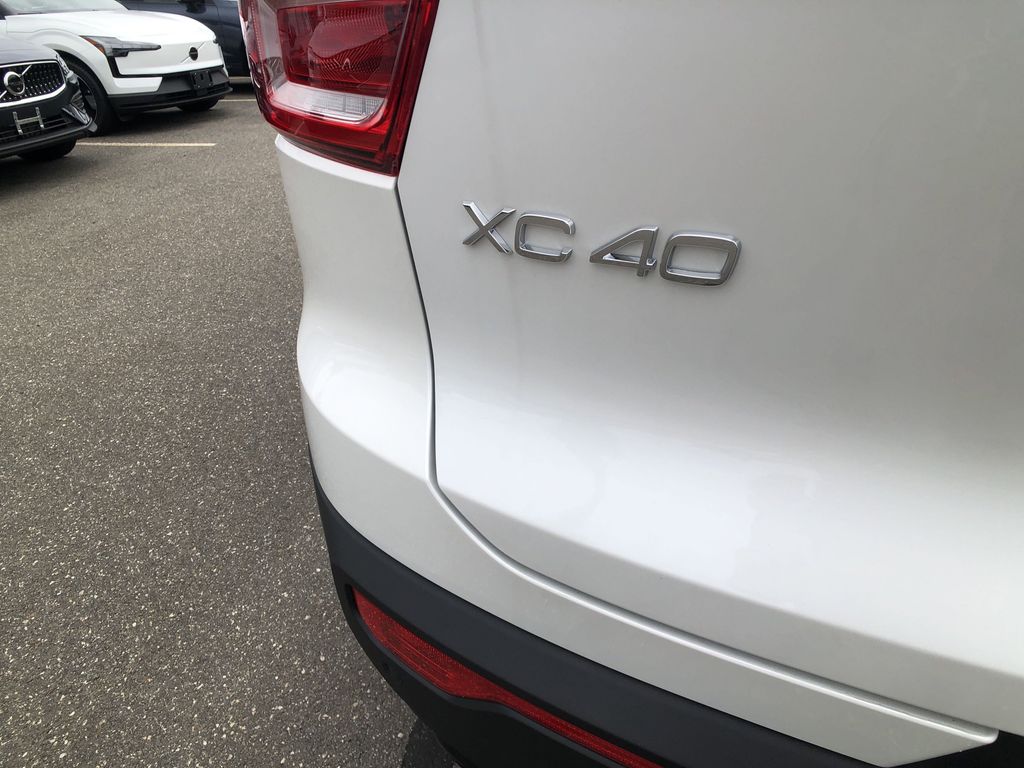 2026 Volvo XC40 Plus - Photo 15