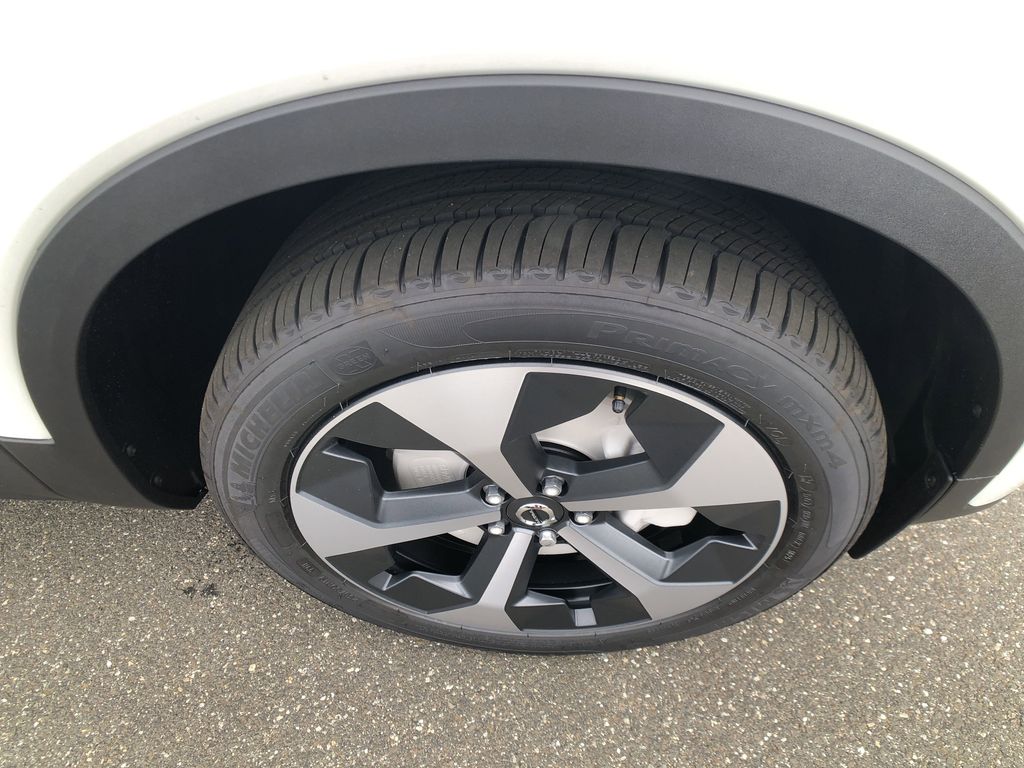 2026 Volvo XC40 Plus - Photo 10