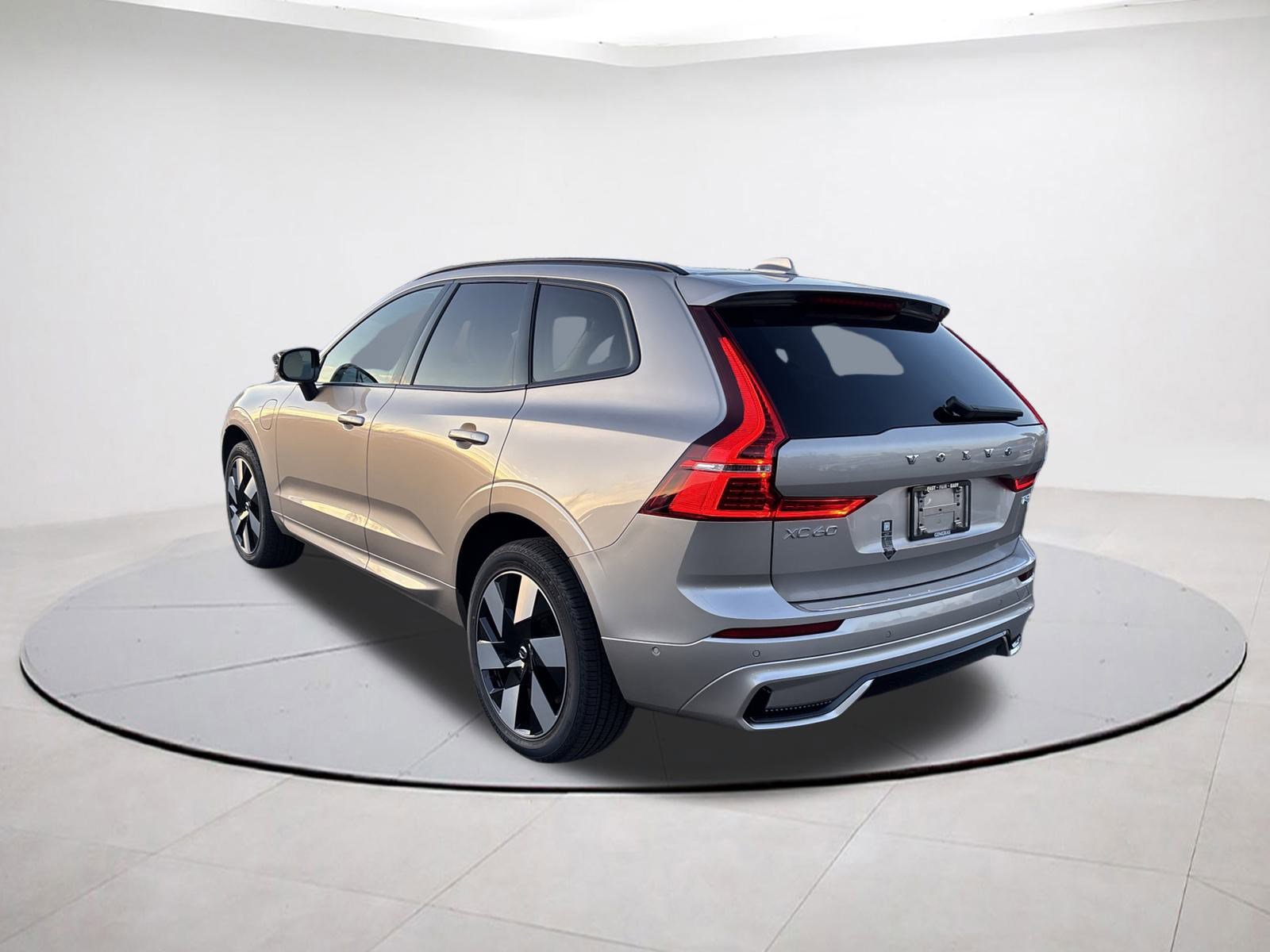 2025 Volvo XC60 Hybrid T8 photo 3