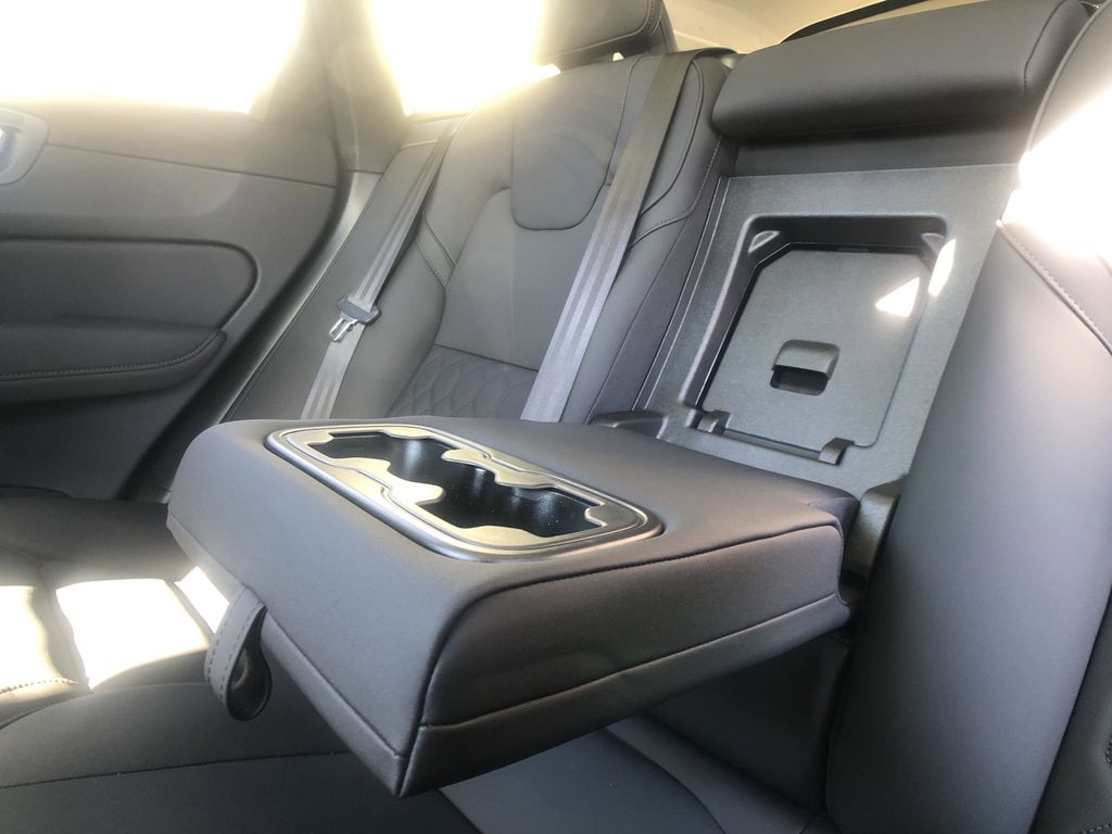 2026 Volvo XC60 Plus - Photo 22