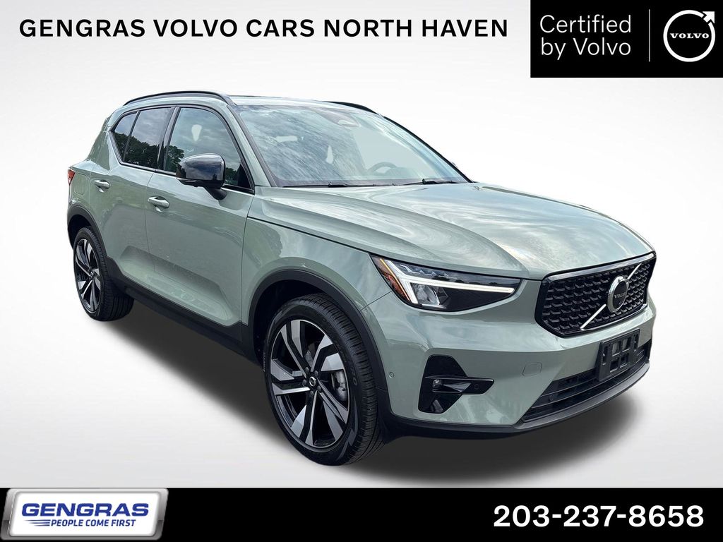 2023 Volvo XC40 SUV 