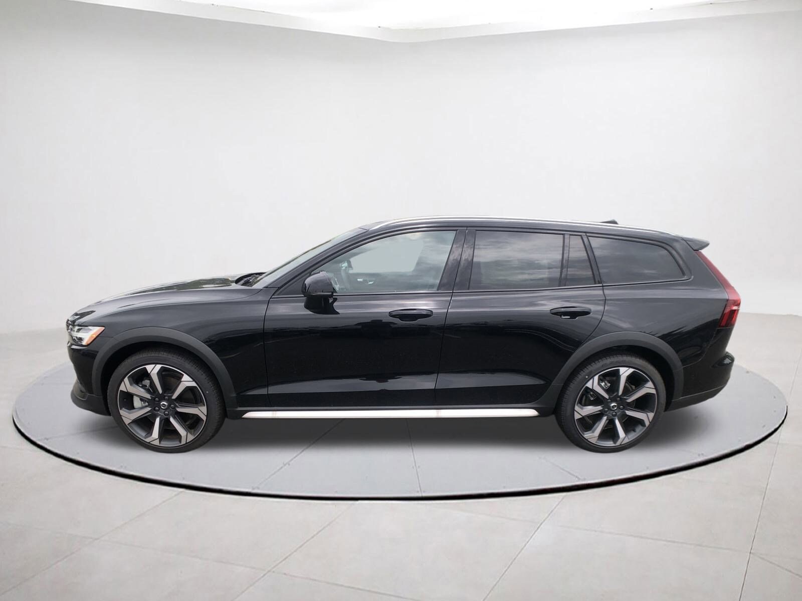 2025 Volvo V60 Cross Country B5 photo 4
