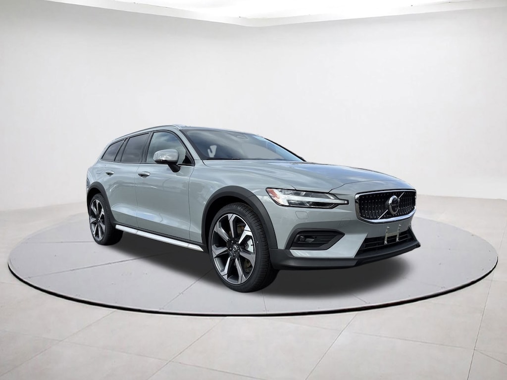 New 2026 Volvo V60 Cross Country B5 Ultra Wagon