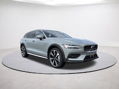 2026 Volvo V60 Cross Country B5 Ultra Wagon