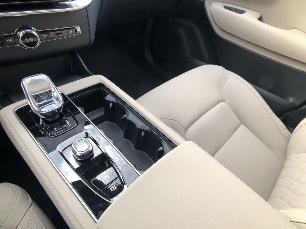 2026 Volvo XC90 Plus - Photo 28