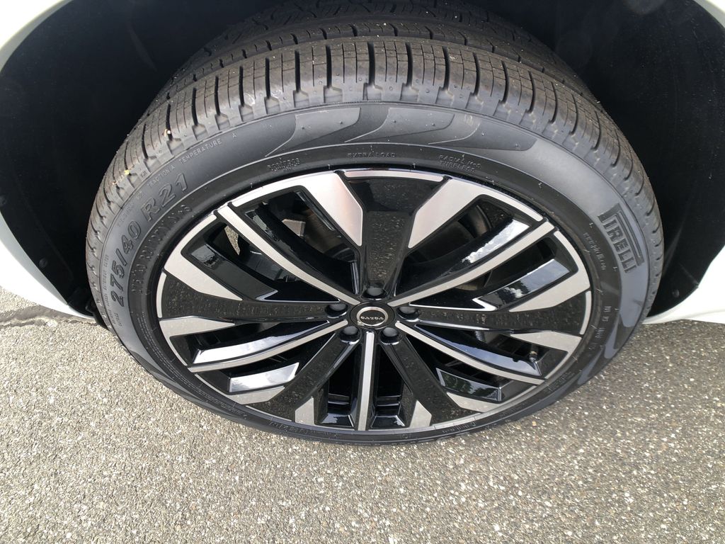 2026 Volvo XC90 Plus - Photo 11