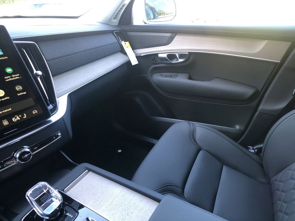2026 Volvo XC90 Plus - Photo 18