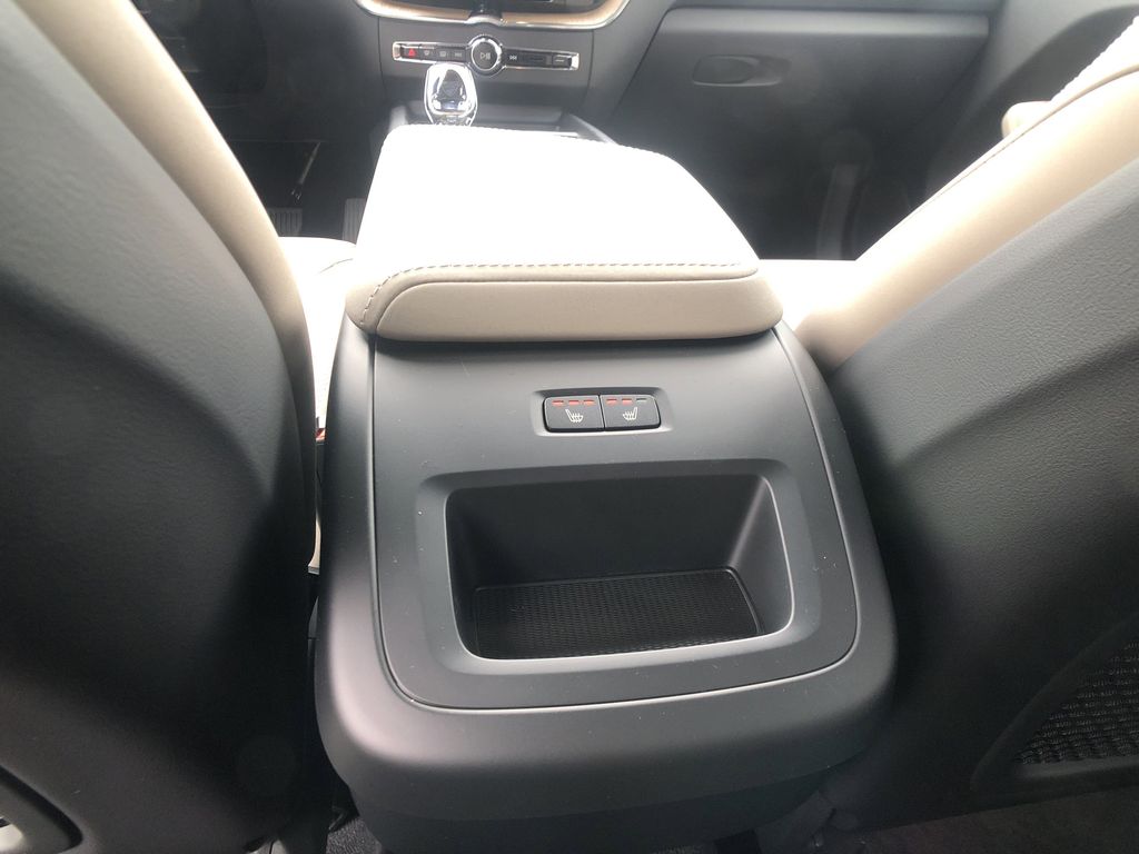 2026 Volvo XC60 Plus - Photo 25