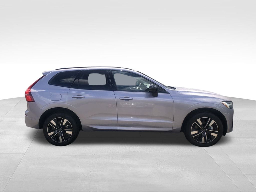 2026 Volvo XC60 Plus - Photo 8