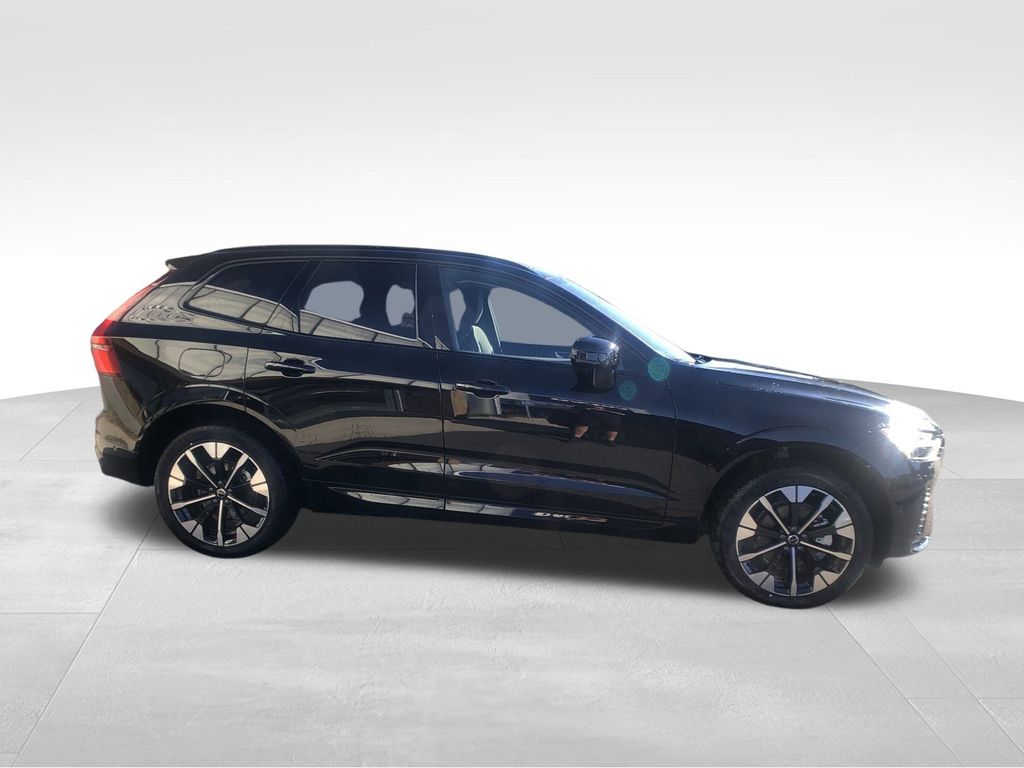 2026 Volvo XC60 Plus - Photo 8