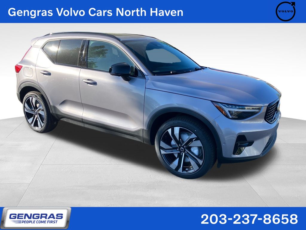 2026 Volvo XC40 SUV 