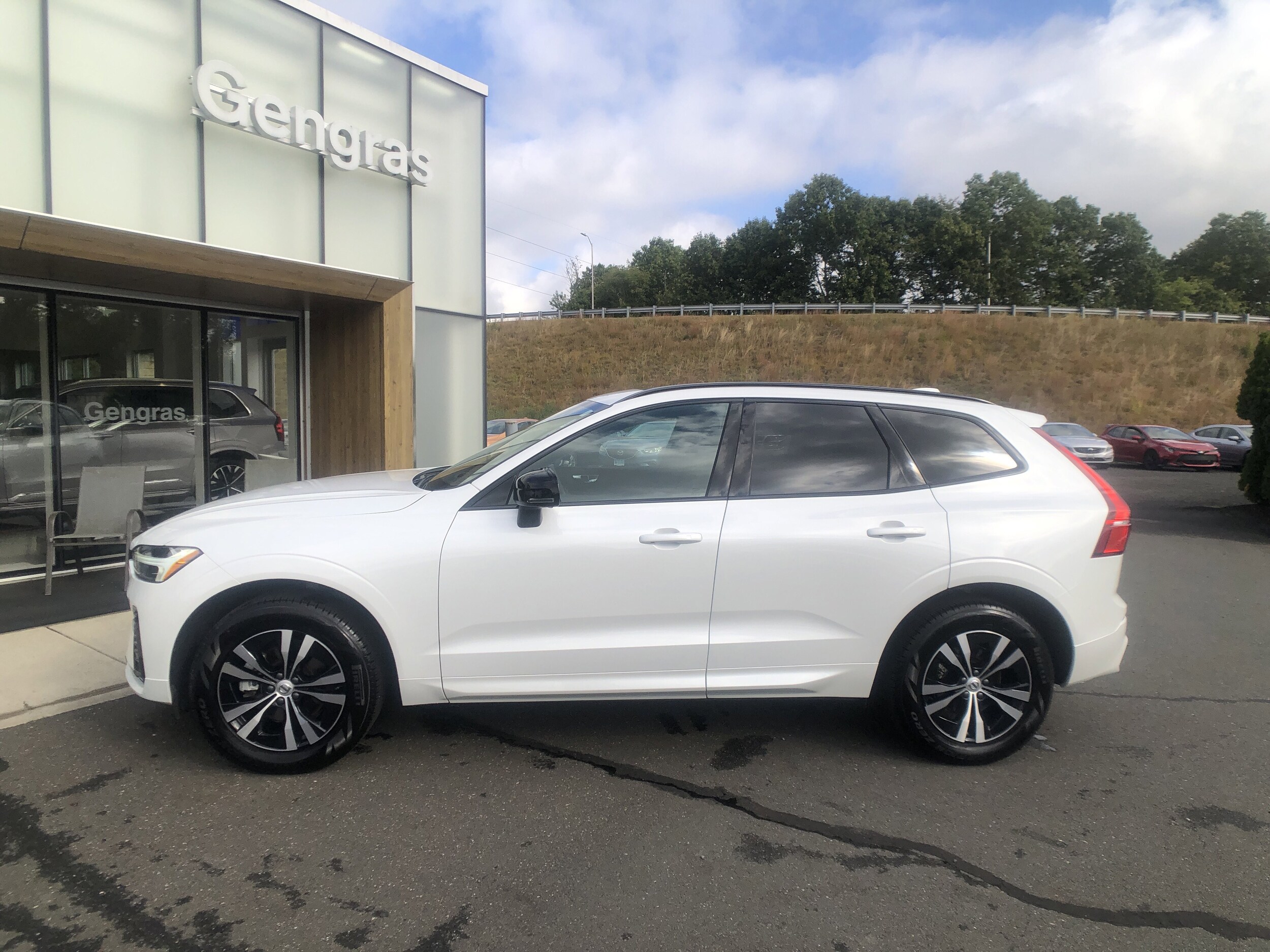 2025 Volvo XC60 B5 Core photo 3