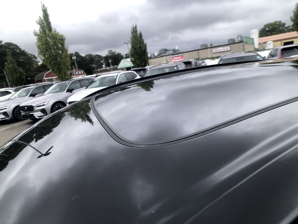 2026 Volvo XC60 Plus - Photo 11