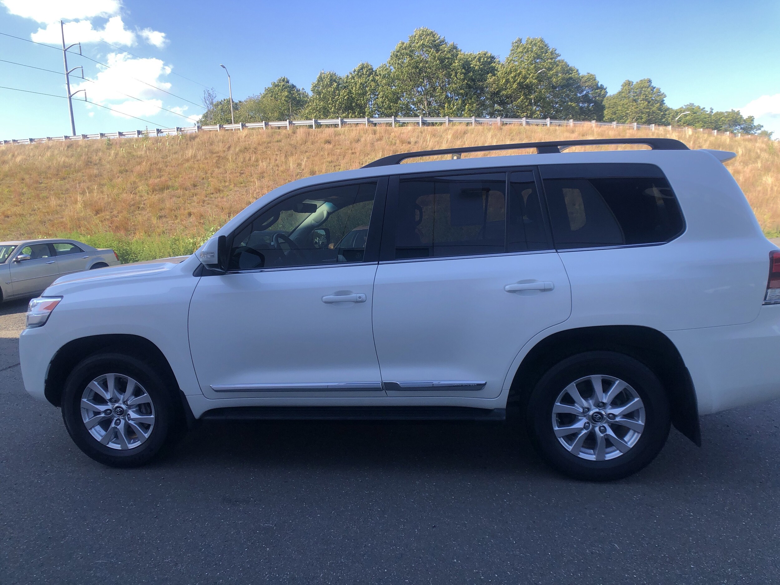 2021 Toyota Land Cruiser photo 3