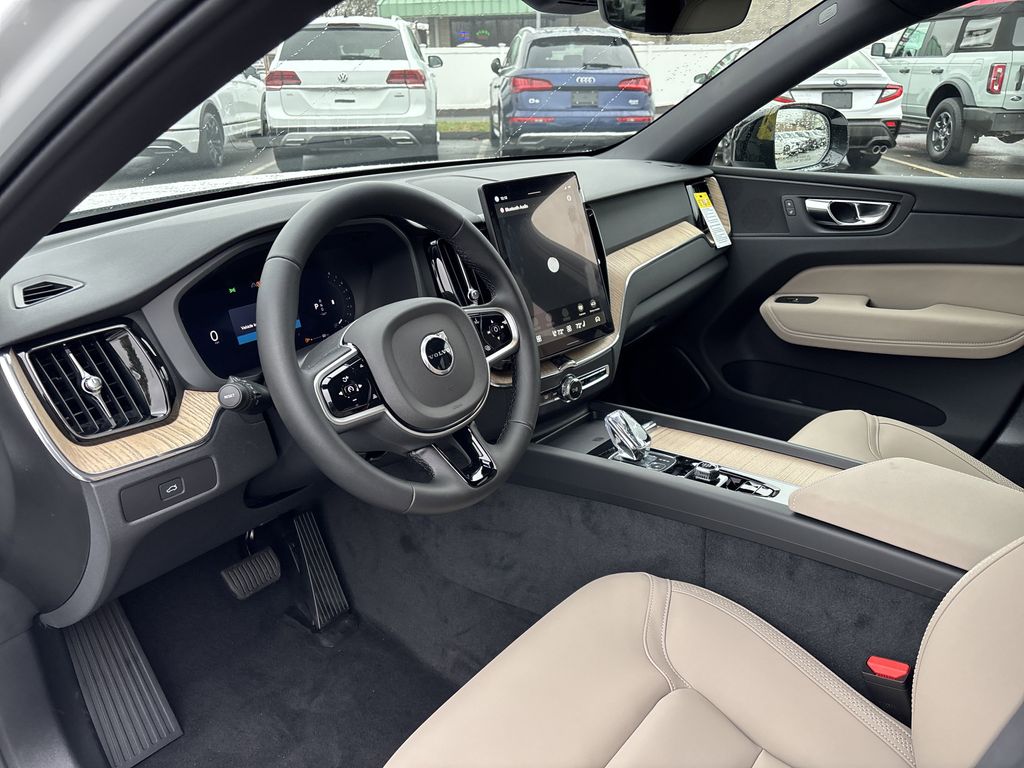 2026 Volvo XC60 Plus - Photo 11